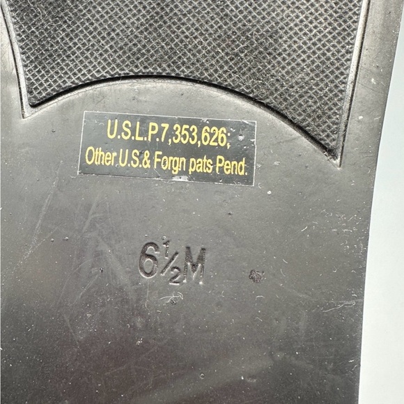 Marc Fisher Bryte Sandals Size 6.5M Black With Silver Embellishments - Picture 4 of 8